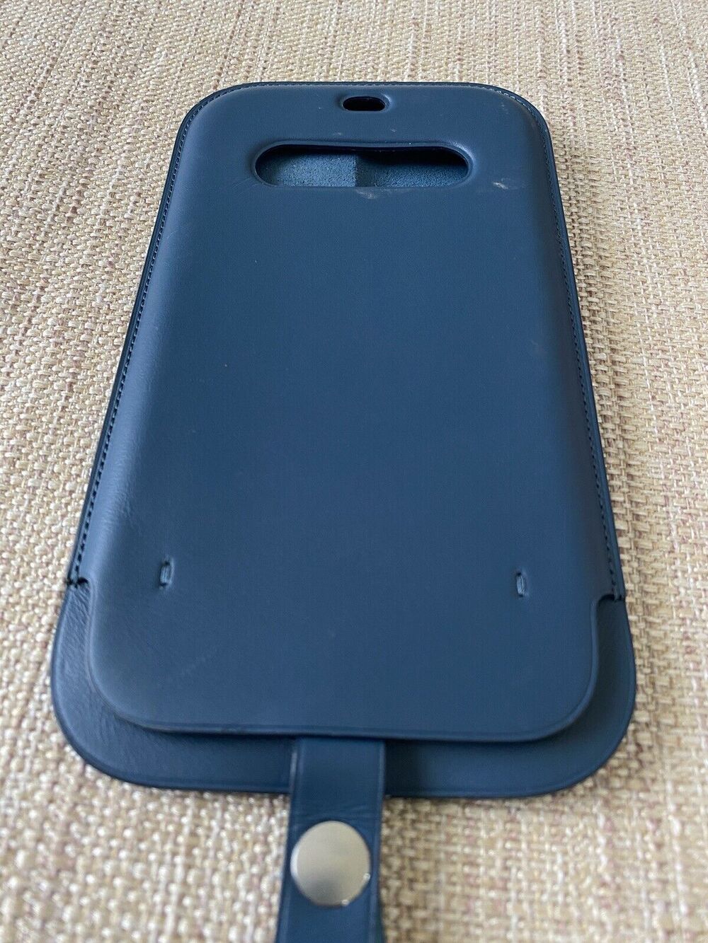 APPLE Original Leather sleeve with Magsafe for iPhone 12 Pro / 12 Baltic Blue